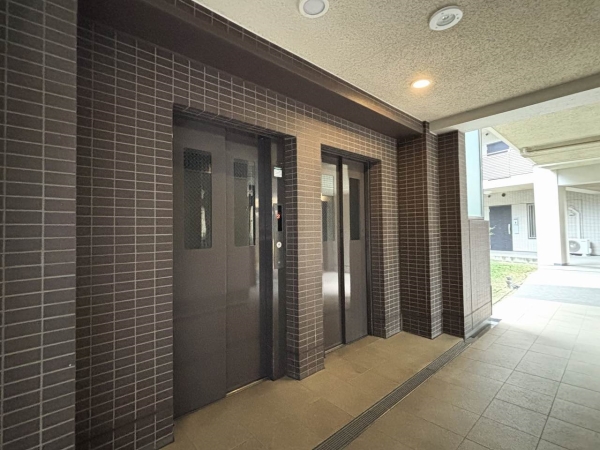 エレベーターは２基ございます