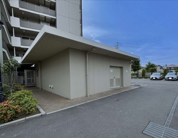 ゴミ置き場も清潔感があります。