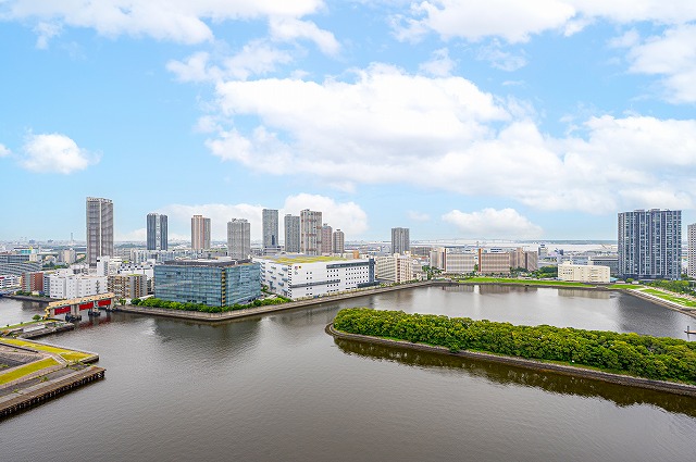 【住戸からの眺望写真】22階部分からの眺望。晴れた日には、気持ちの良い青空と、東京ゲートブリッジや東雲運河が望めます。※眺望は将来にわたって保証するものではありません。