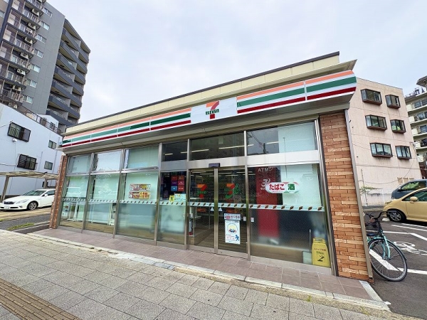セブンイレブン江東亀戸９丁目店　徒歩３分（約２１０ｍ）
