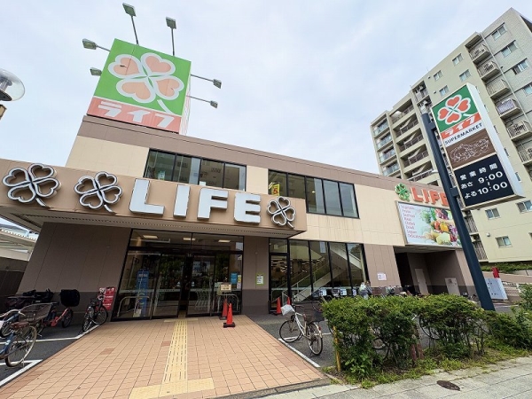 ライフ亀戸店　　徒歩５分（約３５０ｍ）