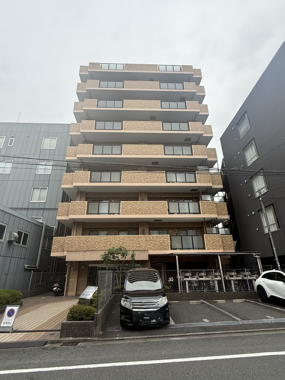 11階建て最上階、角住戸です。