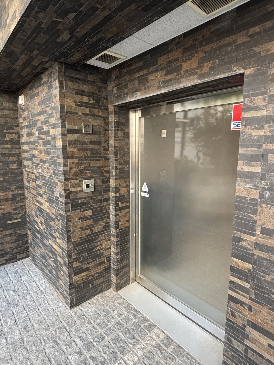 【共用部/駐輪場】マンション敷地内に駐輪場を設置しています。空き状況・料金など、詳細についてはお気軽にお問い合わせください。