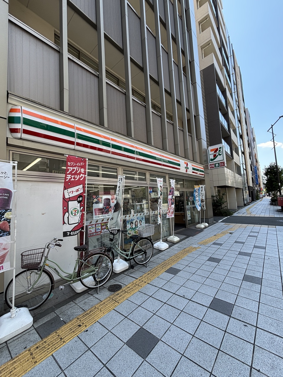 【セブンイレブン台東1丁目店】徒歩3分(約240m)。各種代金の支払いやチケット購入、荷物の発送・受取など便利なサービスあり。24時間営業。