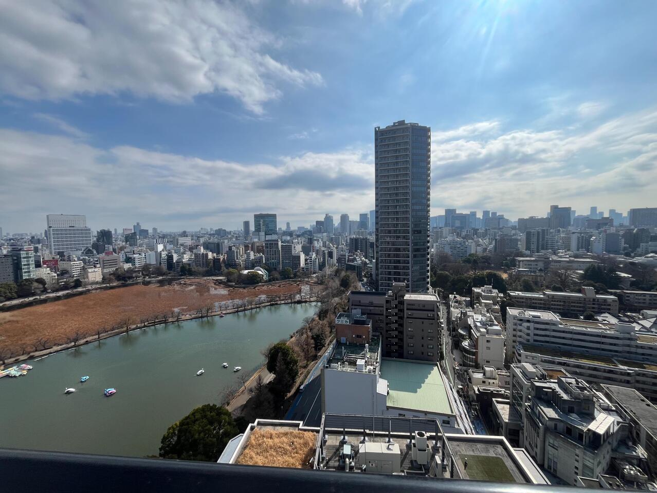 【バルコニーからの眺望】地下2階地上30階建の、21階部分に位置した住まいです。※眺望は将来にわたって保証するものではありません。