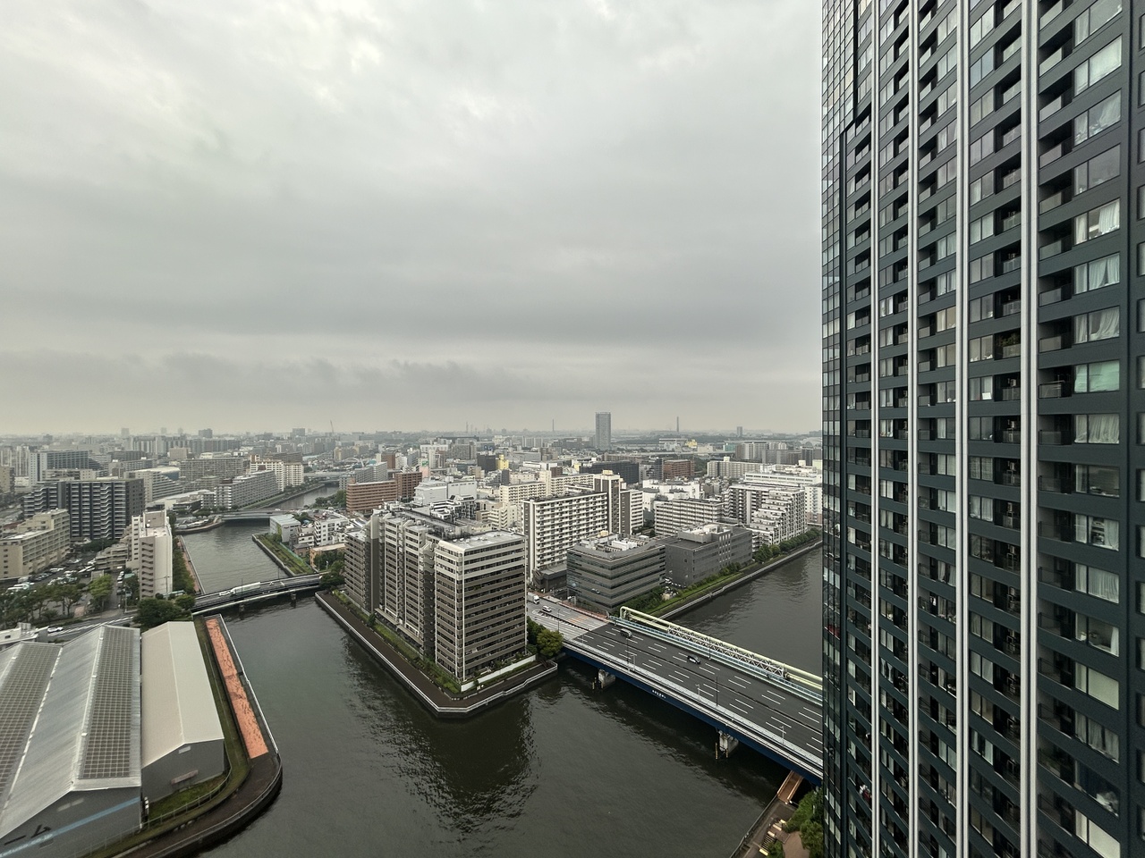 【住戸からの眺望写真】地上48階、地下1階建の24階部分に位置します。高層階ならではの開放的な眺めが楽しめます。※眺望は将来にわたって保証するものではありません。