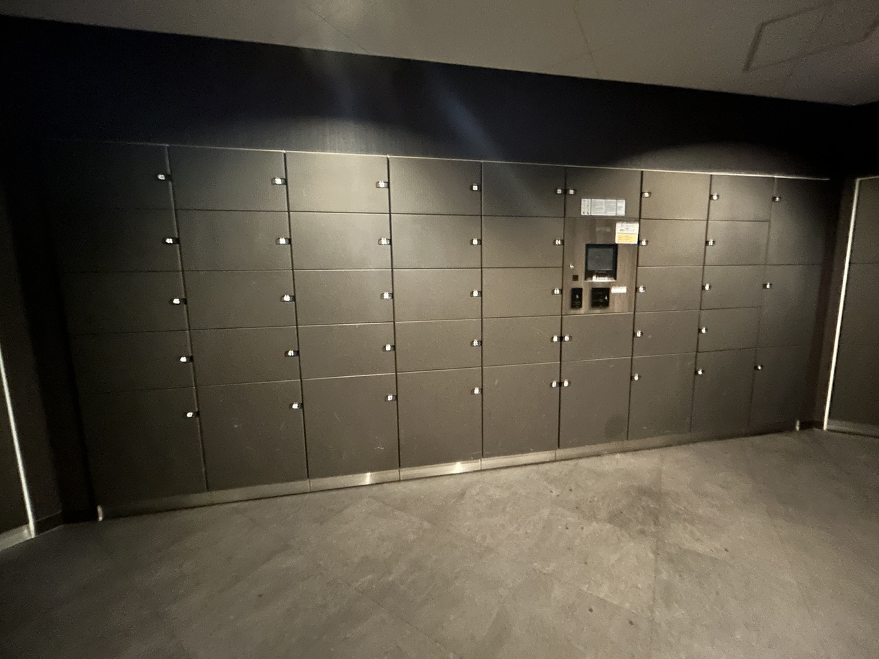 【宅配ボックス】外出時にも荷物の受取りが可能です。再配達の手間が省けて便利。気軽にインターネットショッピングが楽しめます。