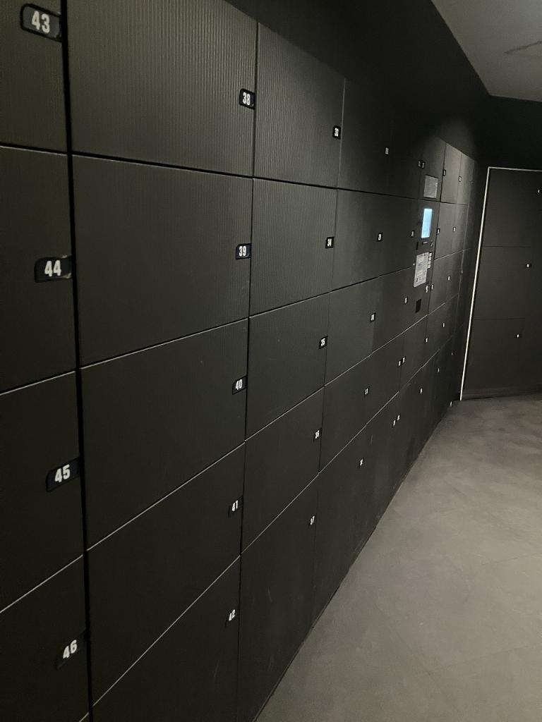 【宅配ボックス】
外出時にも荷物の受取りが可能です。再配達の手間が省けて便利。気軽にインターネットショッピングが楽しめます。