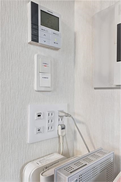 各部屋にコンセントとUSBメモリ差し込み口を売主様で設置で便利に