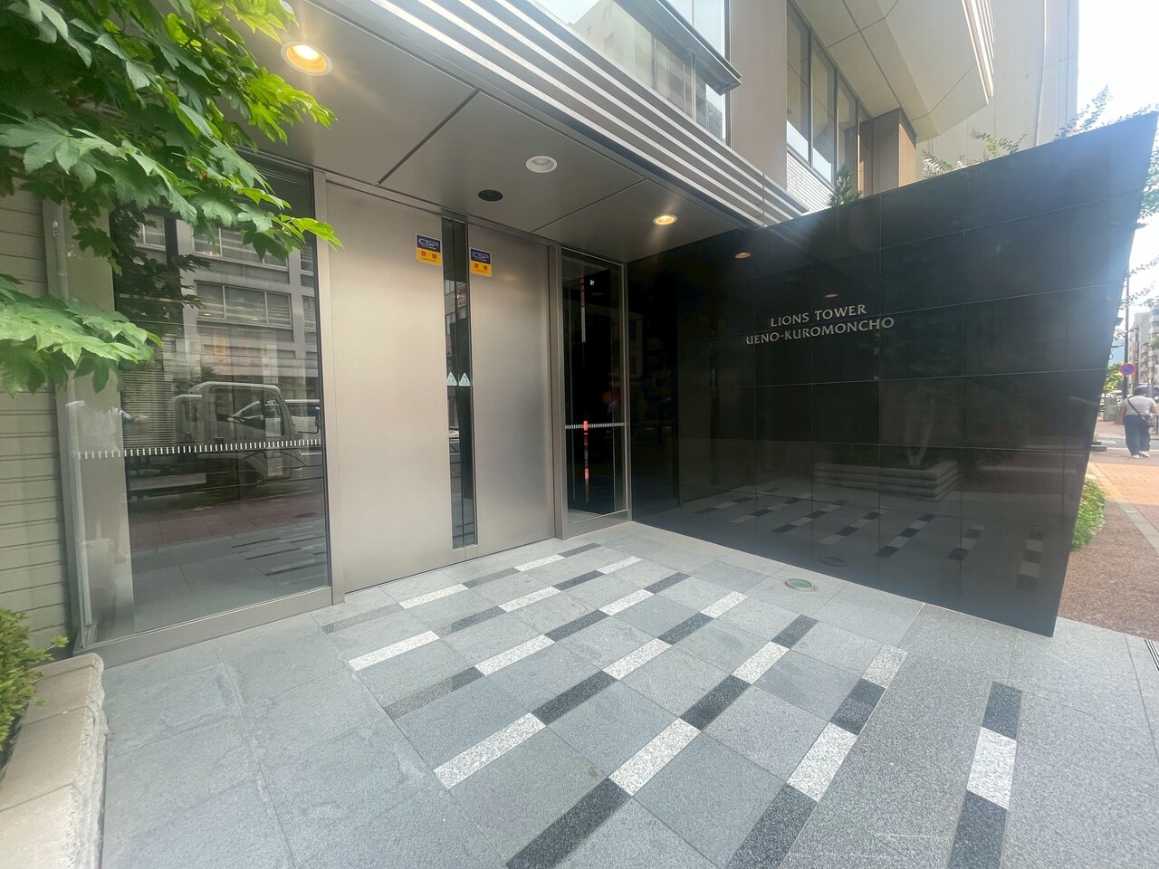 【エントランス】2006年2月築、戸田建設(株)施工のマンション。大切なペットと暮らせます(細則あり)。これからペットを飼うことを検討中の方にもおすすめです。