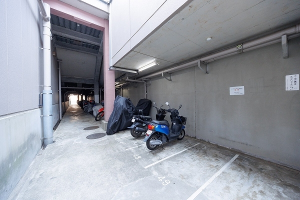 バイク置場もご用意がございます。（空き状況は都度要確認）