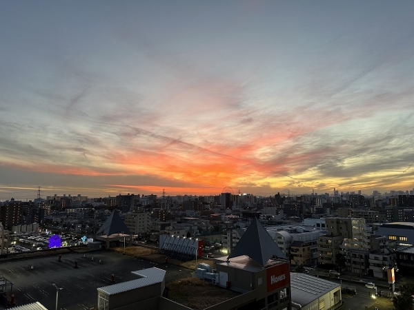 刻々と表情を変える夕暮れの空を自宅で堪能
