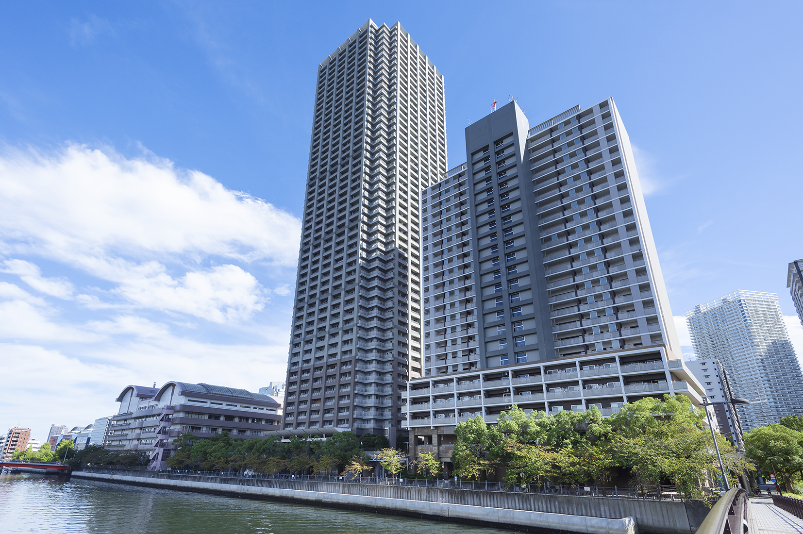 【晴海アイランドトリトンスクエアビュータワー】地下2階付き地上50階建マンションの最上階部分につき、眺望良好です。開放感のある景色をお楽しみいただけます。