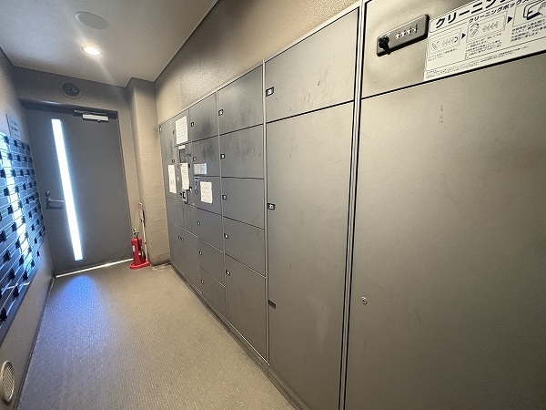 不在時にも荷物を受け取ることができる「宅配ボックス」を設置