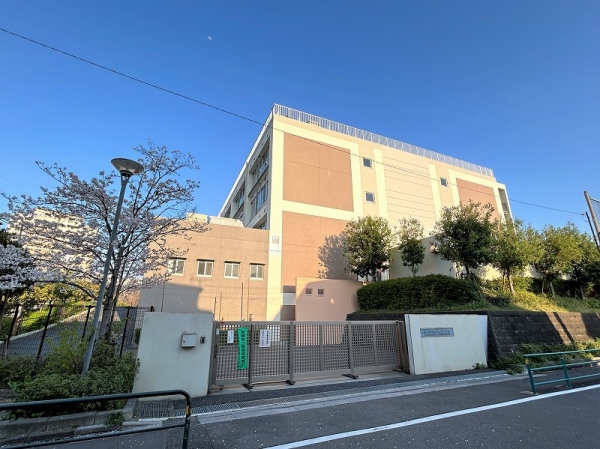 足立区新田学園第一校舎　徒歩５分
