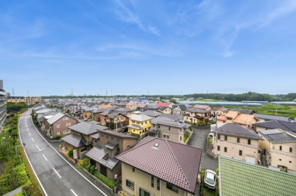 空を広く感じられる、開放感あふれる眺望が魅力です