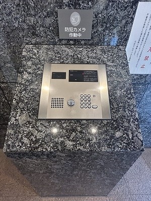 来客時も安心のモニター付インターフォン