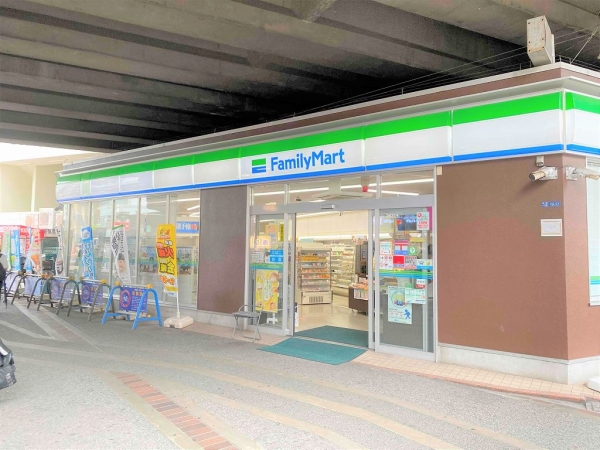 ファミリーマート浦安駅東口店まで約100m