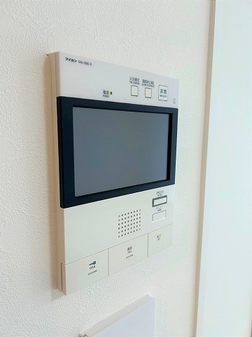 顔を見て安心して対応できるTVモニター付きインターホン