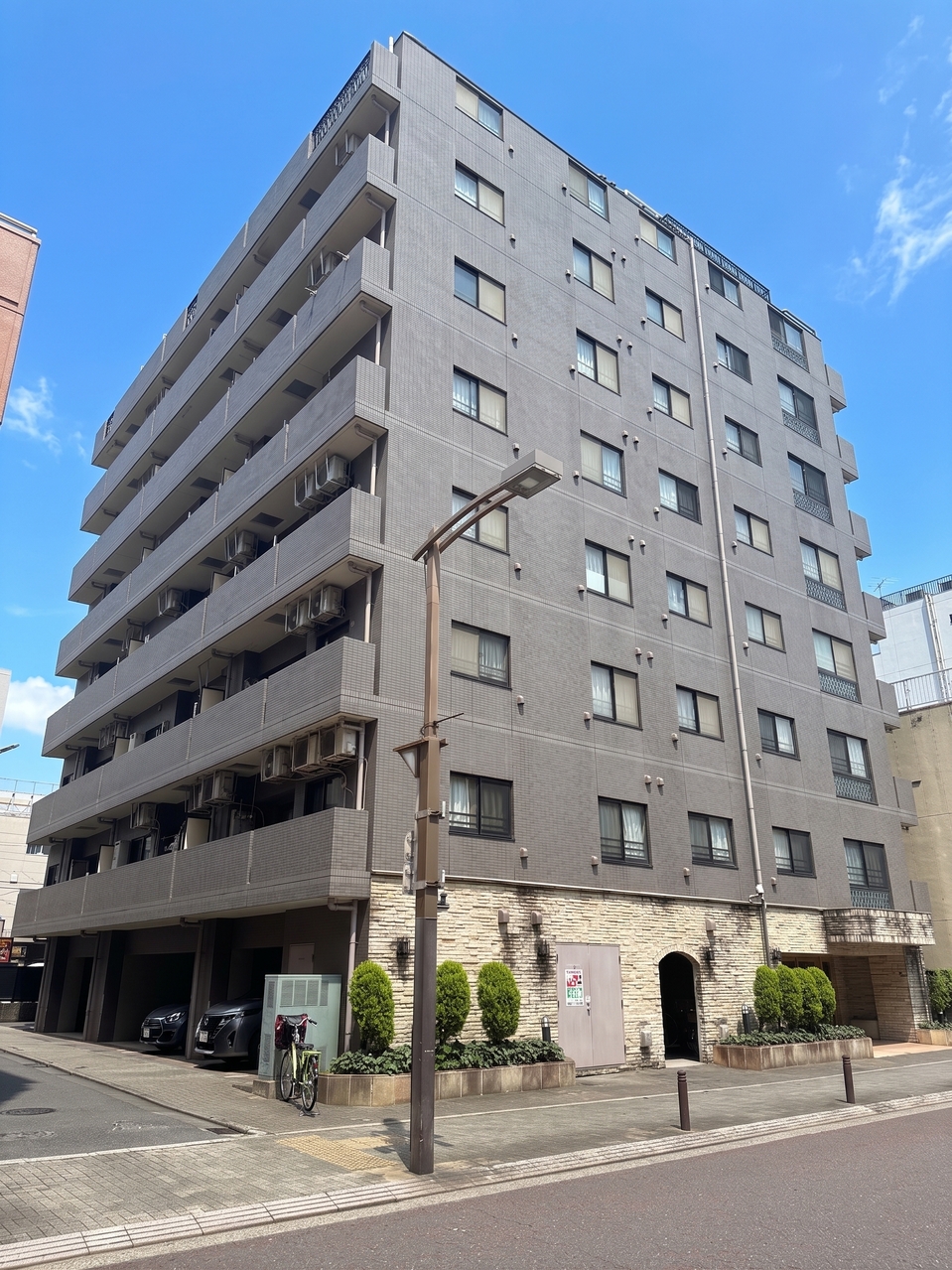 【現地外観】3路線が利用可能な利便性の高い立地です。