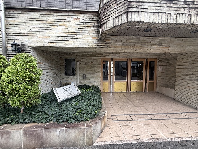 【エントランス】オートロックを完備。セキュリティにも配慮されたマンションです。