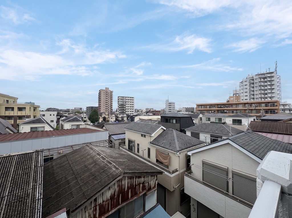 【住戸からの眺望写真】お部屋は4階建てマンションの最上階に位置しています。※眺望は将来にわたって保証するものではありません。