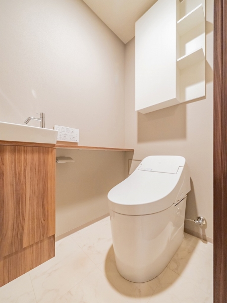ゆとりのあるトイレスペース・タンクレスタイプ
