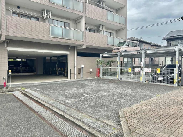 敷地内駐車場　※詳細は担当者まで