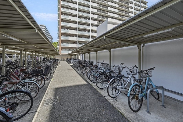 屋根付き駐輪場を完備。大切な自転車を雨から守ります