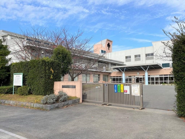 浦安市立日の出中学校まで約50m