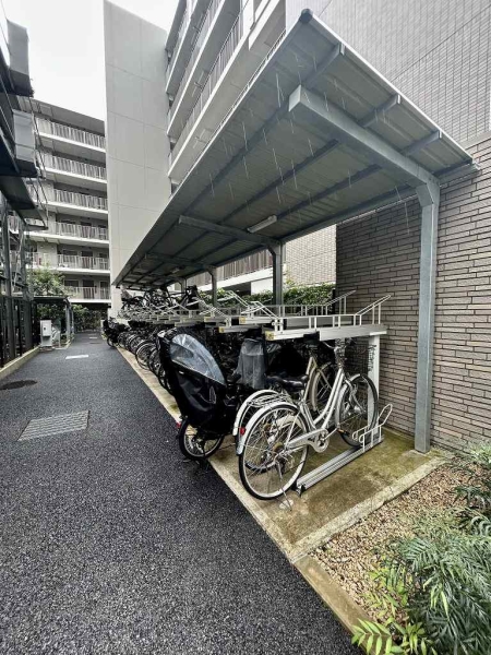 敷地内駐輪場（使用料月額１００円～６００円）