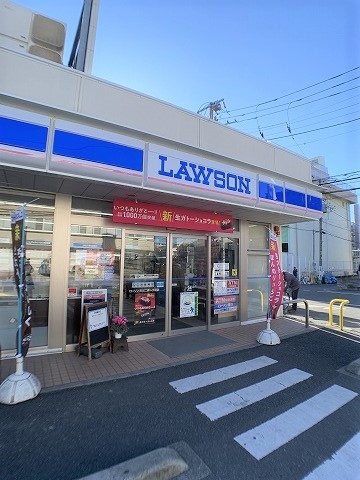 ローソン市川二俣一丁目店まで徒歩２分（約１２０ｍ）
