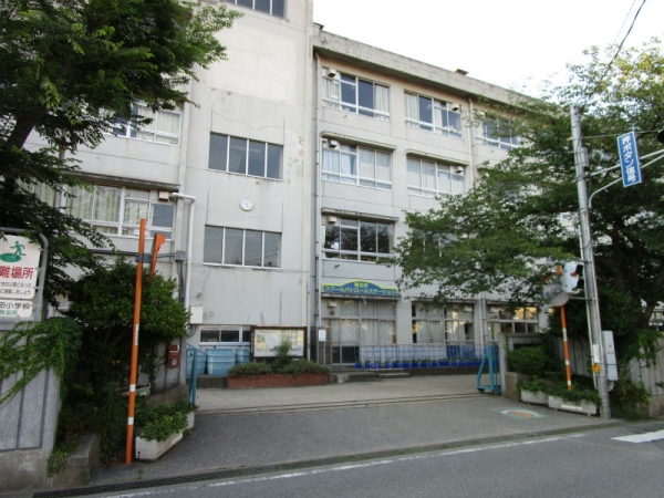 両新田小学校まで徒歩9分（約670ｍ）