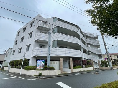 【外観写真】2005年3月築、地上5階建てのマンションです。現況空室につき、ゆったりとご内覧可能。ぜひ、お気軽にお問い合わせください。