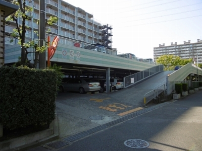 C棟併設の駐車場