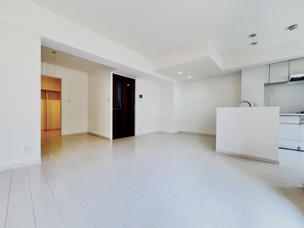 約19畳のお部屋は明るく開放感があります！