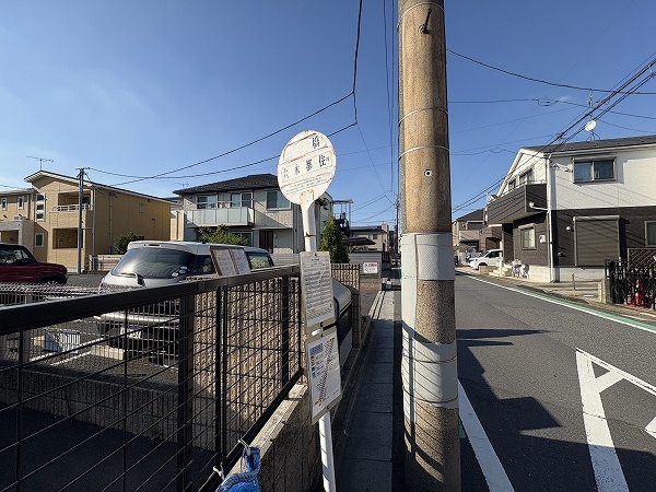コミュニティバスはるかぜ2号「雪見橋」停まで徒歩2分（約100ｍ）