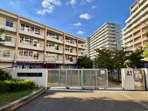 足立区新田学園第二校舎　（小学校・中学校）【徒歩11分/850m】