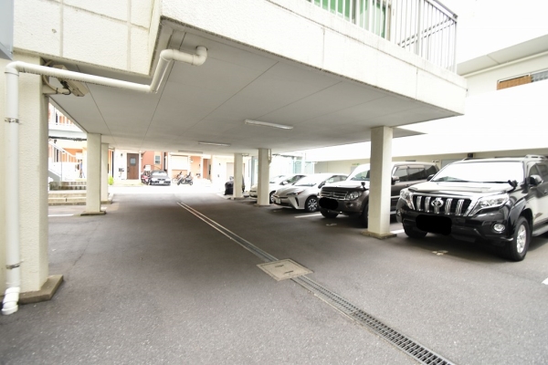 出し入れが楽な平置き駐車場
