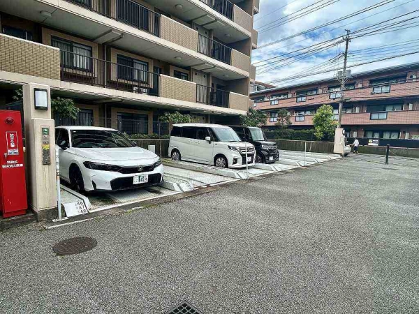 敷地内機械式駐車場（月額３０００円～６０００円）