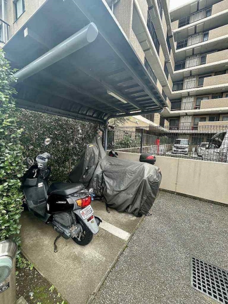 敷地内バイク置き場（月額５００円～１０００円）