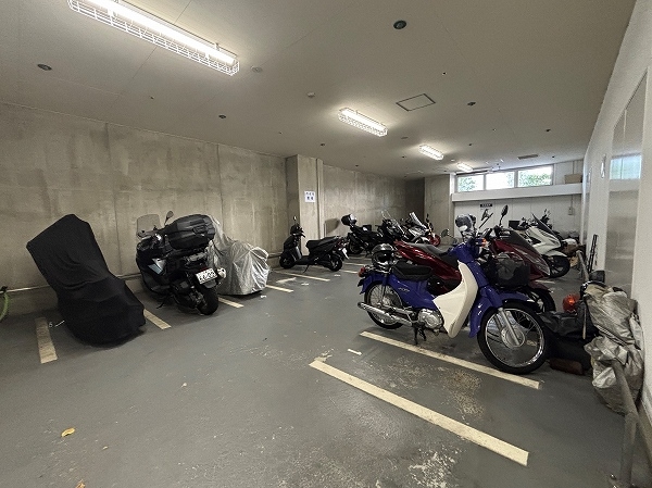 バイク置場（1階）