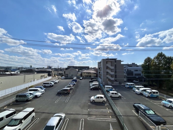 前面に建物がなく見晴らしのいい眺望