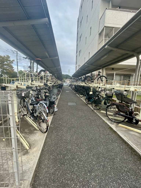 敷地内駐輪場（使用料月額１００円）