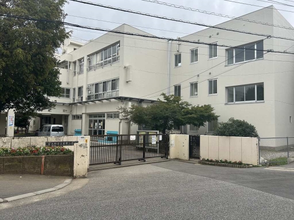 習志野市立屋敷小学校まで徒歩４分（約２８０m）