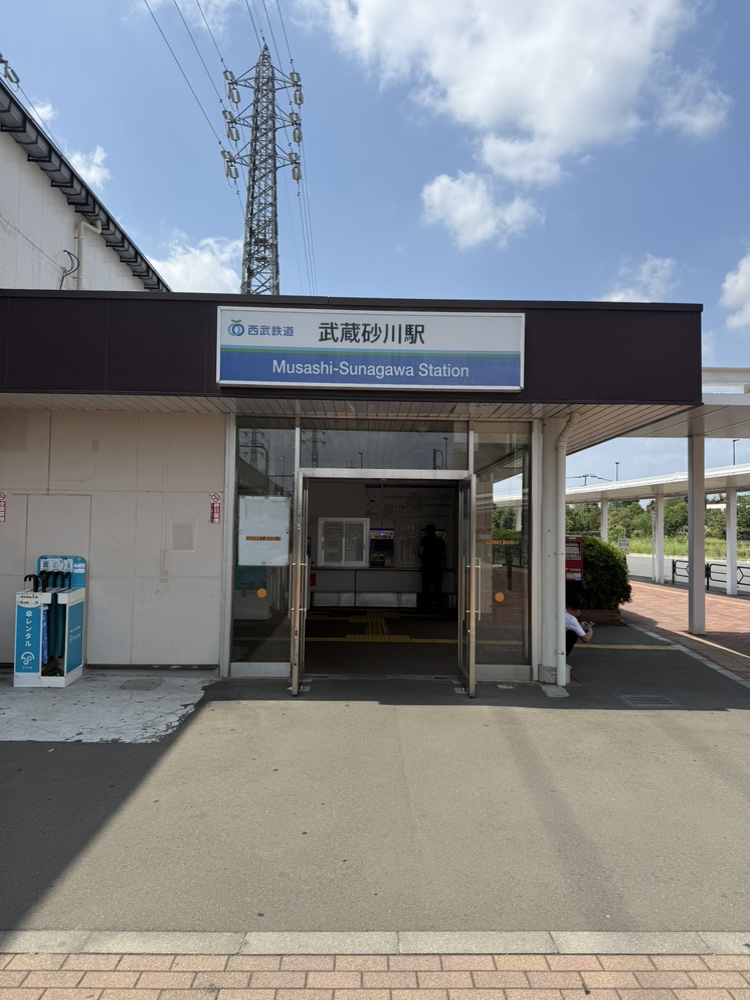【西武拝島線「武蔵砂川」駅】徒歩8分(約640ｍ)。拝島ライナー・急行・準急停車駅。西武新宿・小平方面、拝島方面へアクセス可能です。立川市コミュニティバスに乗り換えができます。