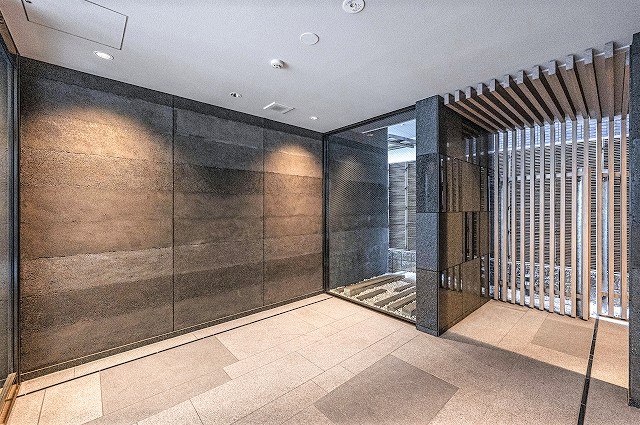 中庭のあるオシャレなエントランスホール♪