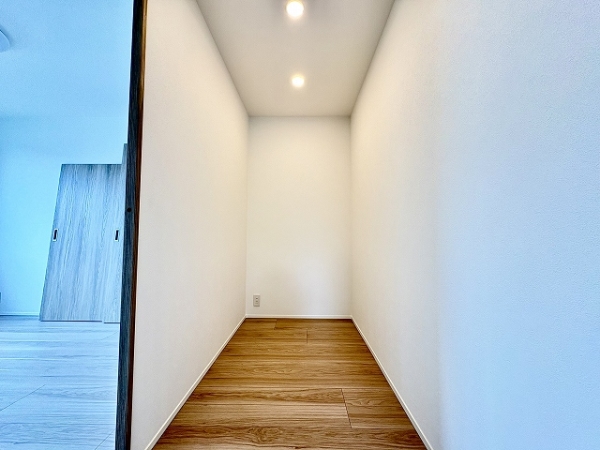 仕事場としても、収納としても使える約2.4帖のフリースペース