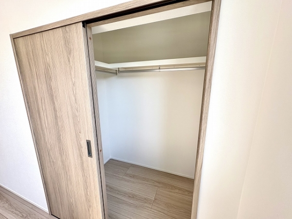各居室にウォークインクローゼットがございます
