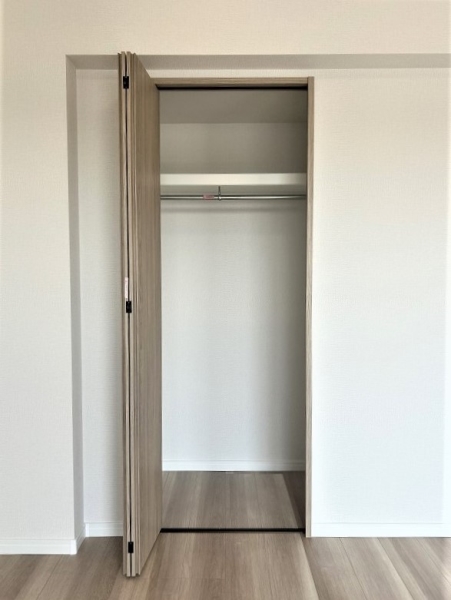 約6.1帖の洋室のクローゼットです